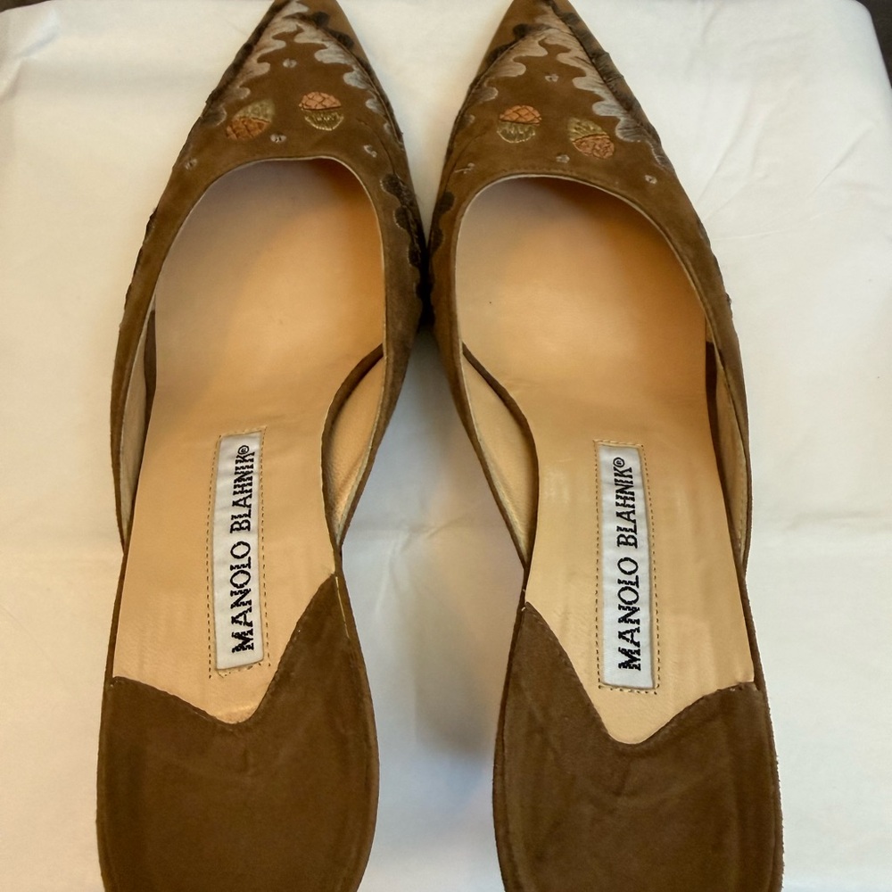 Manolo Blahnik Brown Suede Embroidered Pointed Toe Kitten Heel Mules 38.5 VTG - Picture 8 of 10